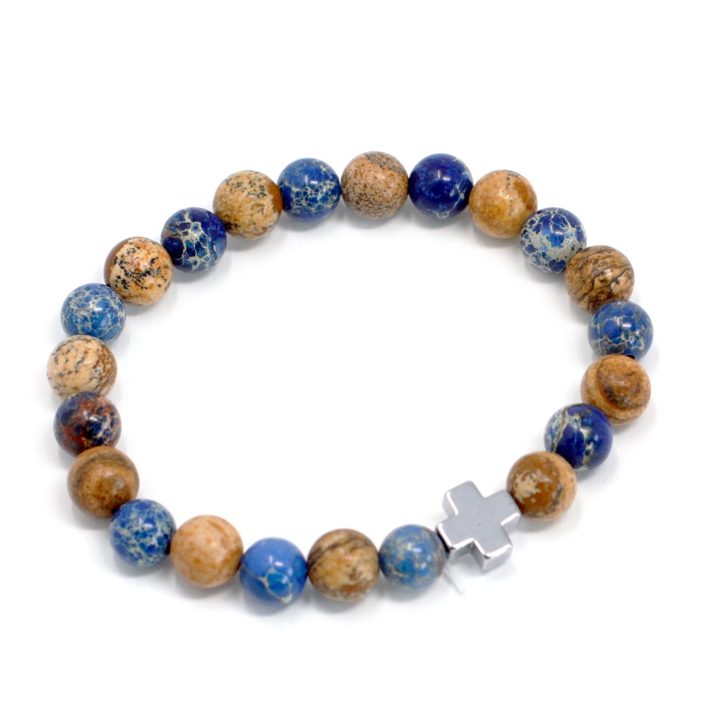 Una pulsera de piedras preciosas marrones y azules con una cruz plateada